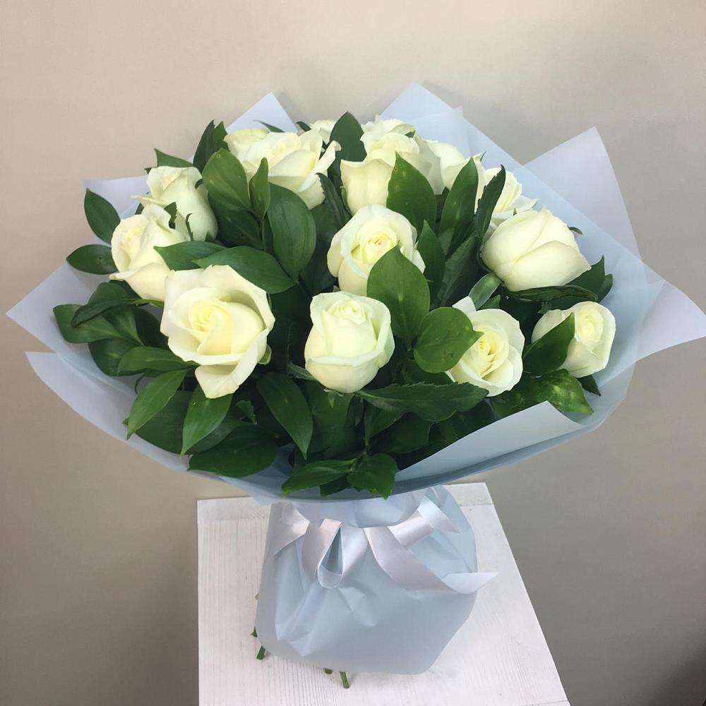 Букет 15 Белых роз Проуд в Прогресс