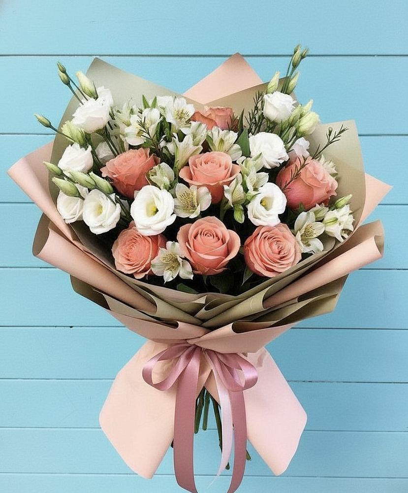 Букет цветов из: Розы, Альстромерии и Лизиантусы в Прогресс
