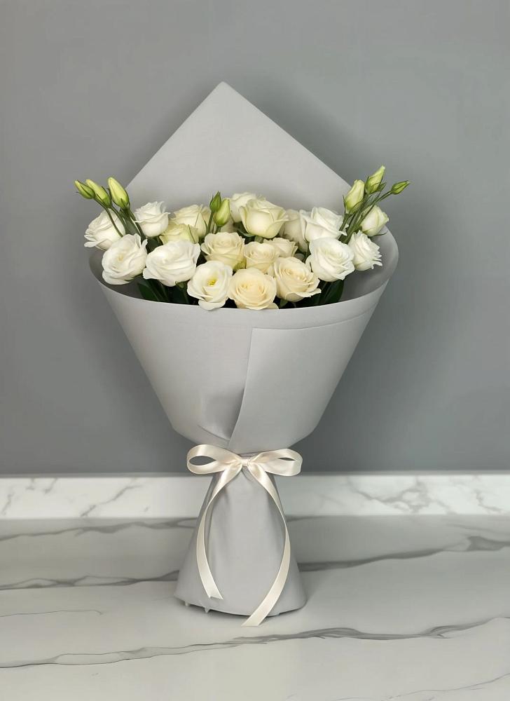 Букет цветов из: Розы и Лизиантусы в Прогресс