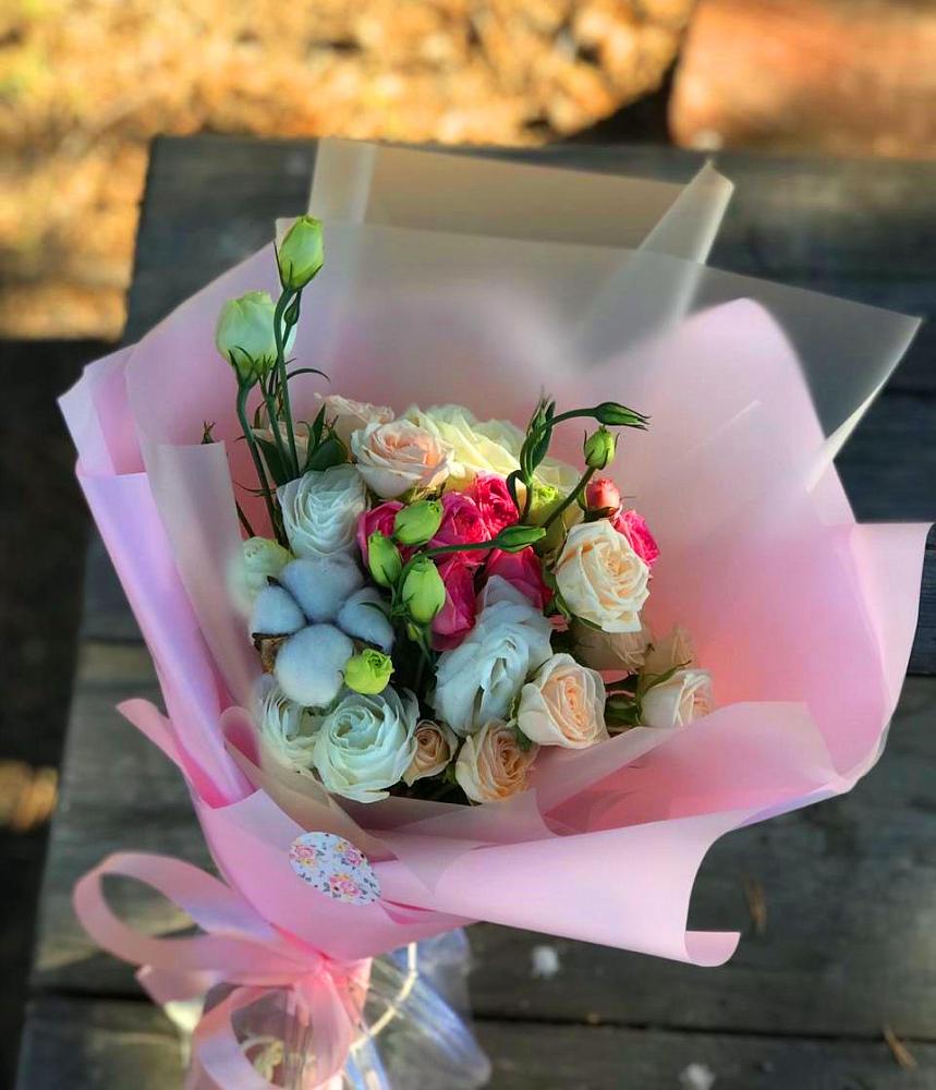 Букет цветов из: Розы и Лизиантусы в Прогресс