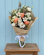 Букет цветов из:  Альстромерии, Лизиантусы, Розы и Хризантемы в Прогресс