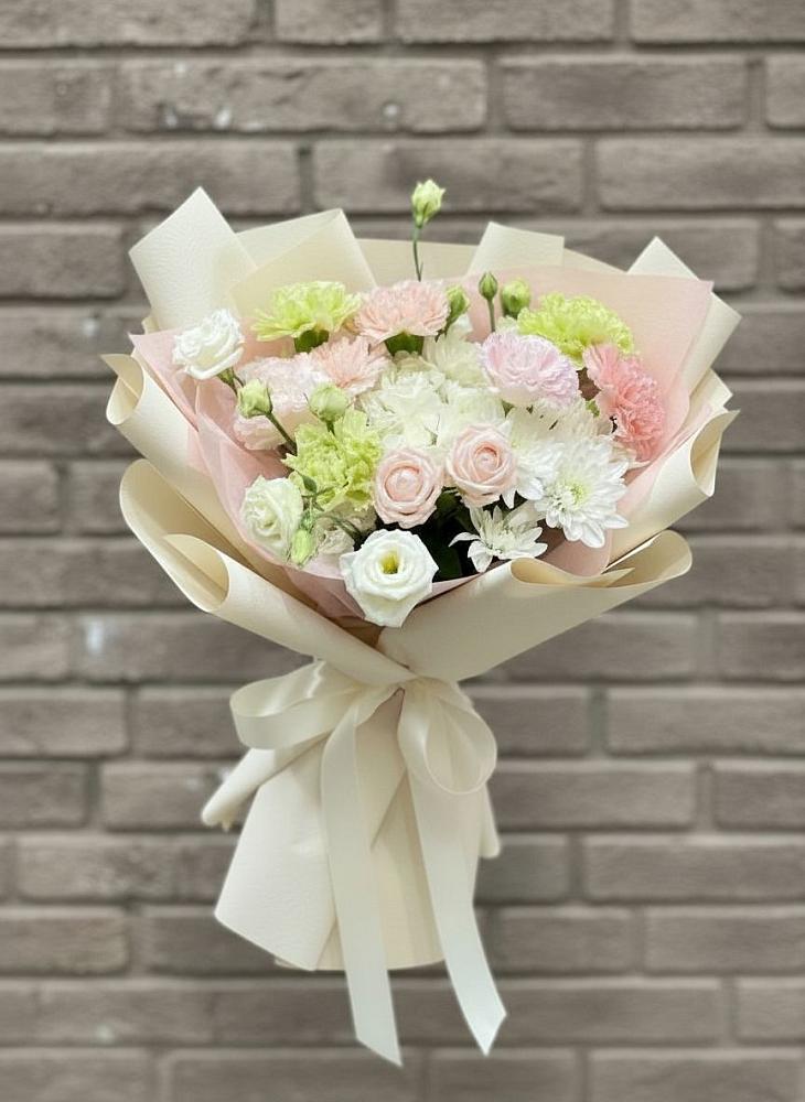 Букет цветов из: Гвоздики, Розы, Лизиантусы и Хризантемы в Прогресс